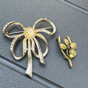 Vtg Bundle of Two Brooches Ribbon & Wishbone Flower Pearl Dark Purple Stone GUC